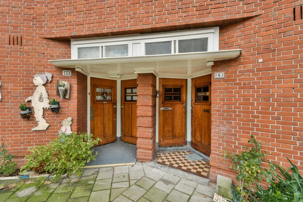 Photo the front door of a brick house with double doors