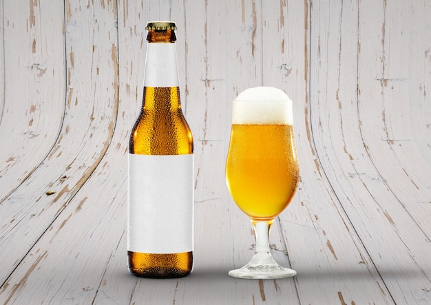 Foto front view beer bottle mockup met glas van session pale ale en schuim blank label op houten achtergrond