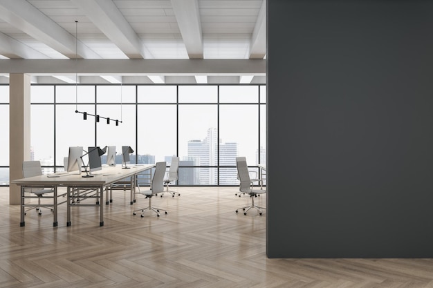 Вид спереди на пустую черную стену в светлом эко-стиле, офис со стильными рабочими местами, современными компьютерами, деревянным паркетным полом, белым потолком и видом на город из большого окна, 3D-рендеринг, макет