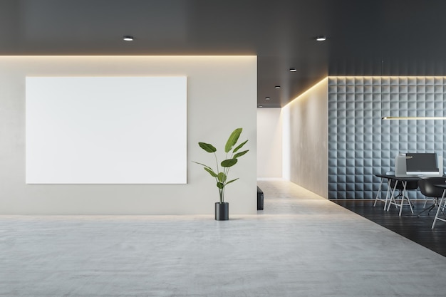 Вид спереди на пустой белый плакат на светлом фоне стены с местом для текста или логотипа в стильном освещенном солнцем офисе с черным потолком и бетонным полом 3D-рендеринг макета