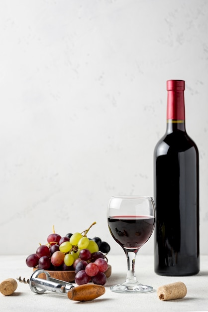 写真 ワインが有機ブドウでできている場合の正面ボトル