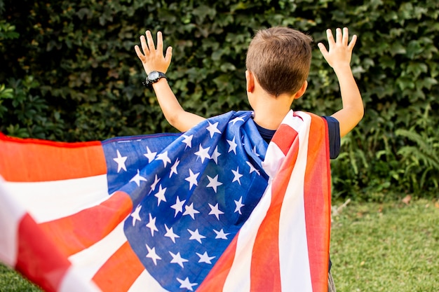 Photo front view boy wearing usa flag