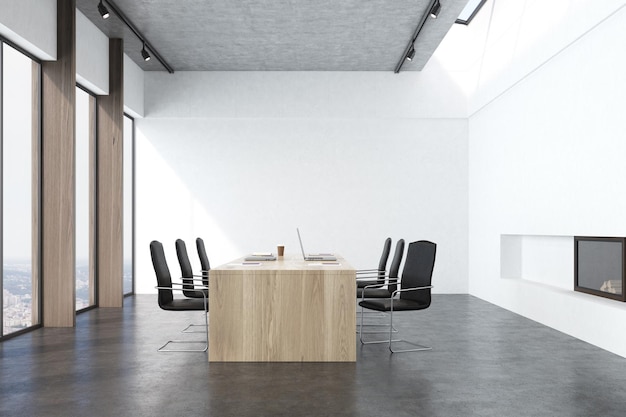 Вид спереди на интерьер конференц-зала с белыми стенами, бетонным полом, панорамными окнами и длинным столом с ноутбуками с черными офисными стульями вокруг него. Камин. 3d рендеринг макет