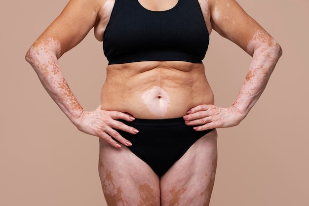 Photo front view confident old woman posing in underwear