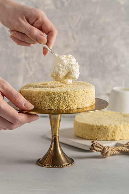 Foto vista frontale del delizioso concetto di torta