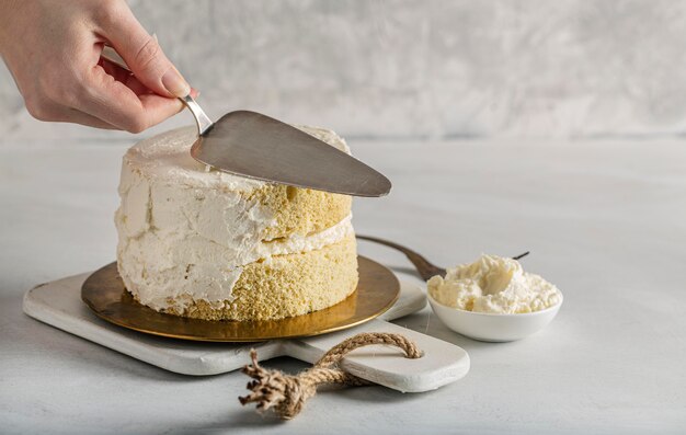 Foto vista frontale del delizioso concetto di torta