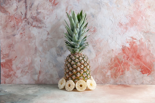 Photo front view dry pineapple rings pineapple on table free space