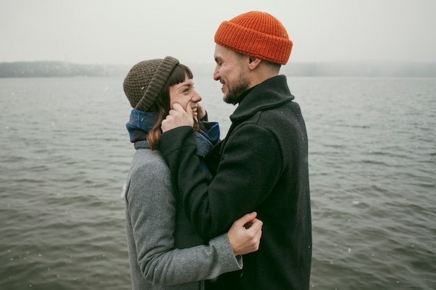 Photo front view of lovely couple outside