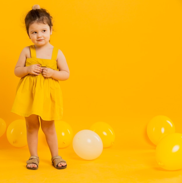 写真 ポーズかわいい子の正面図