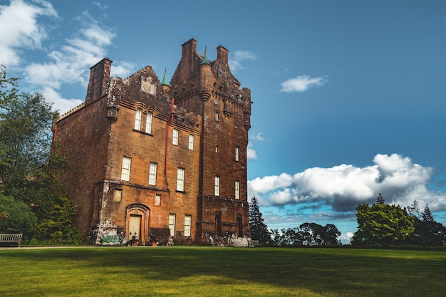 La vista frontale del vecchio edificio. irlanda.