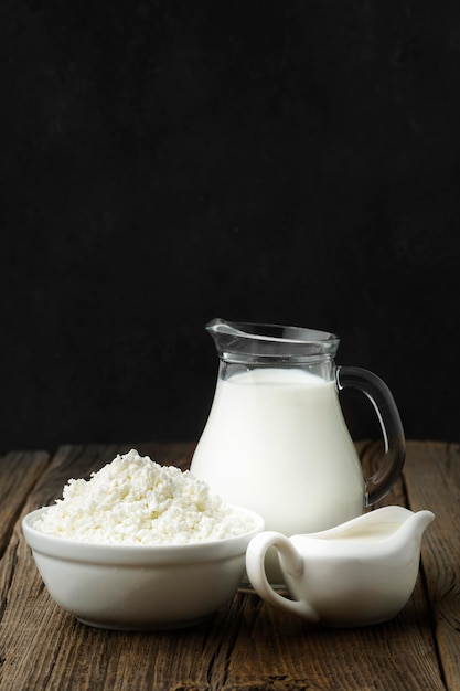 Photo front view organic milk with cottage cheese