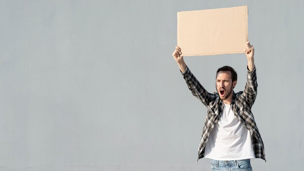 Scheda di partecipazione manifestante vista frontale con mock-up