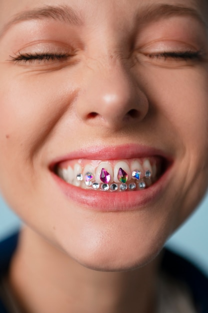 Photo front view woman posing with dental gems