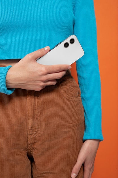 Photo front view of woman showing her smartphone