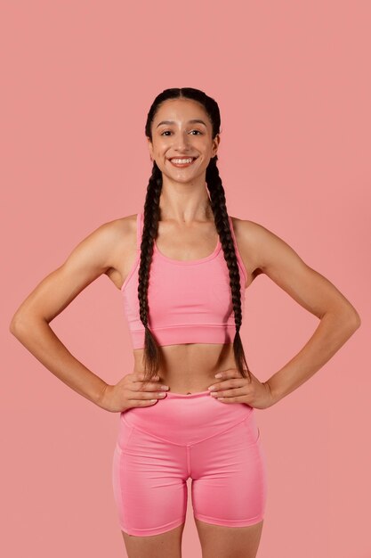 Photo front view woman training with pink outfit