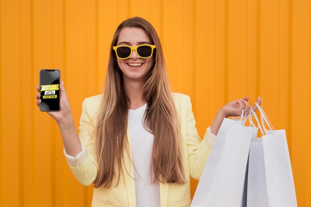 Photo front view woman with shopping bags