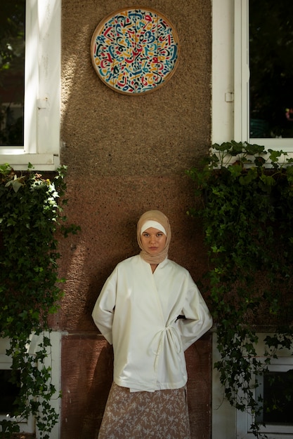 Photo front view young woman wearing hijab