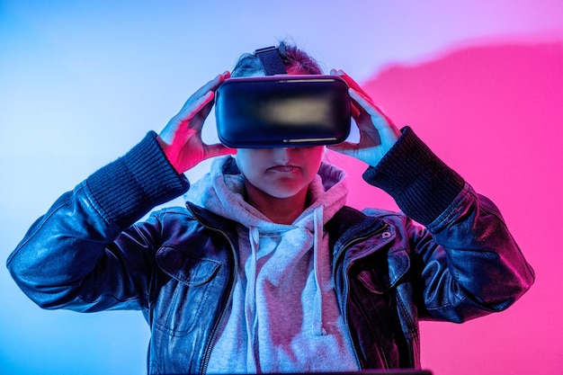 Photo frontal woman putting on virtual reality glasses, in metaverse