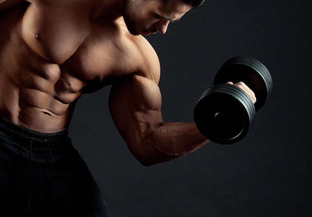 Frontview of bodybuilder lifting dumbbell