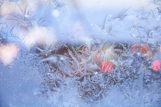 写真 窓ガラスの霜模様、抽象的な背景冬の霧氷雪