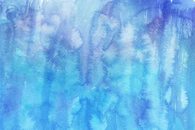 Frosted winter blauwe aquarel achtergrond geschilderd op wit papier