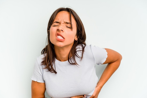 Foto la faccia accigliata nel dispiacere tiene le braccia conserte