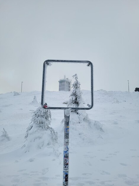 Foto paesaggio ghiacciato con una vista