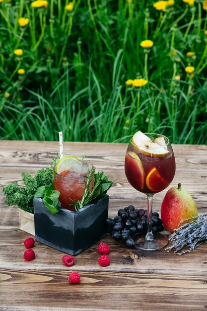 Cocktail di frutta deliziose bevande estive rinfrescanti