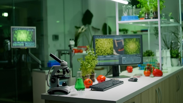 Fruit en groenten op tafel in de keuken