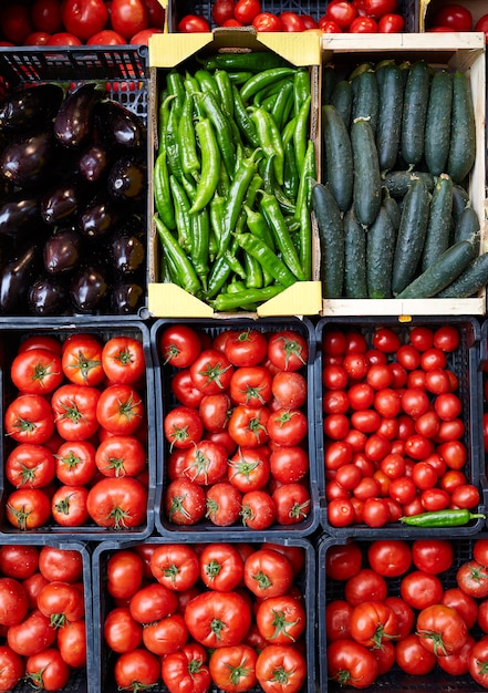 Fruit in dozen display op de markt