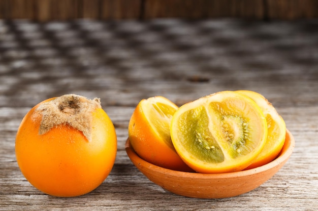 Photo fruit of lulo or naranjilla on wood