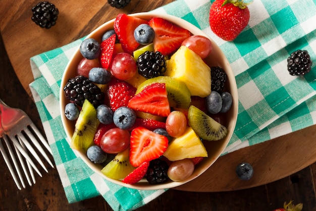 Photo fruit salad in a bowl