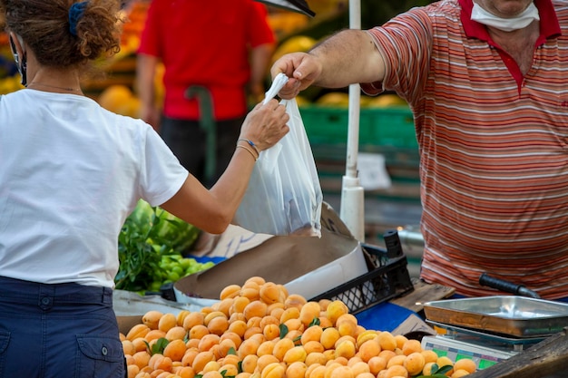 Продавец фруктов