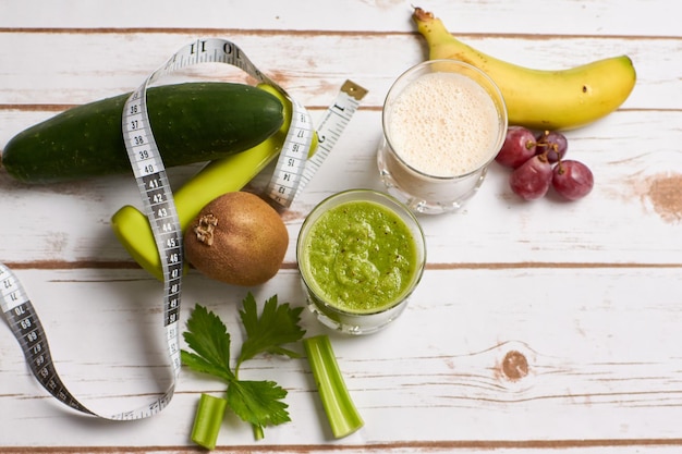 Fruit smoothie with oats and vegetables