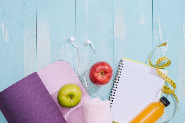 Fruit voor gewichtsverlies, een meetlint, dieet, gewichtsverlies, gezond eten, gezond levensstijlconcept