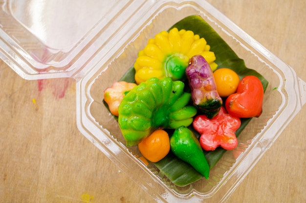 Fruit zoet dessert in plastic container