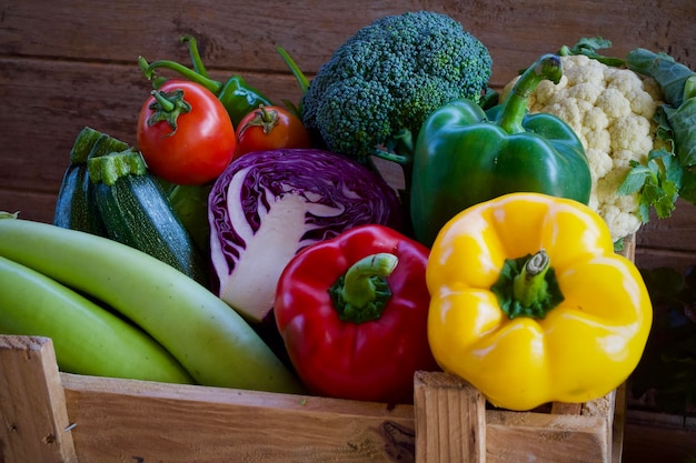 写真 フルーツと野菜を食卓に