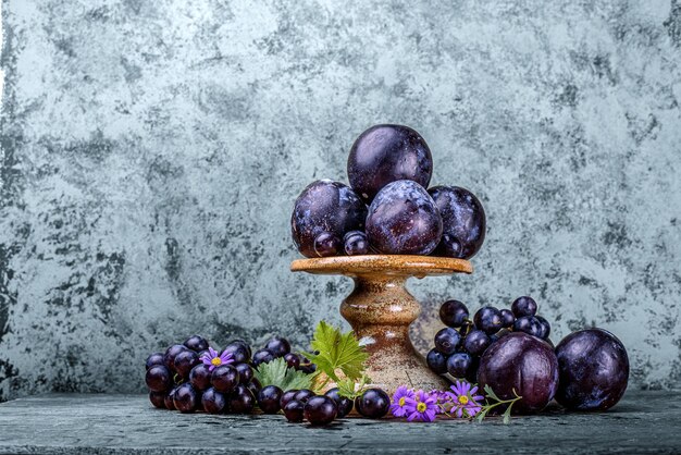 Fruits on the cake stand