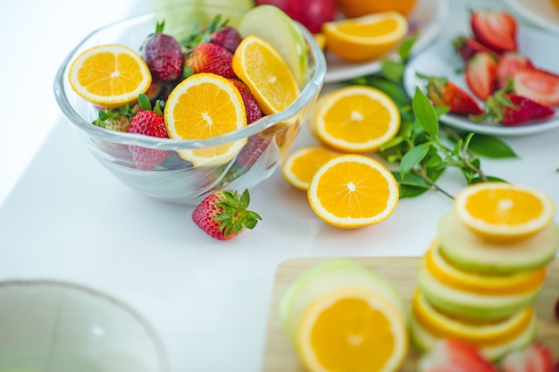 I frutti dell'amante della salute frutta sana e assistenza sanitaria per mangiare cibo sano. alla pelle