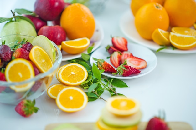 건강 애호가의 과일 건강 과일과 건강 식품을 먹는 건강 관리. 피부에.