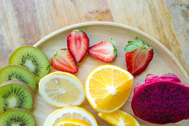 I frutti dell'amante della salute frutta sana e assistenza sanitaria per mangiare cibo sano. alla pelle