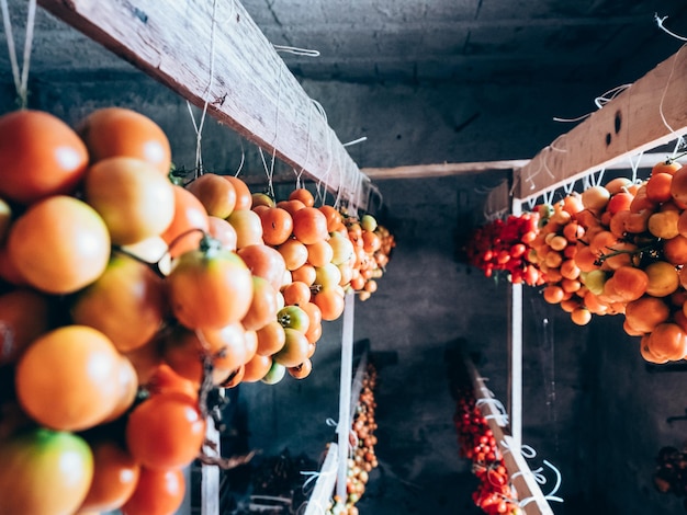 Foto frutta in vendita alla bancarella del mercato