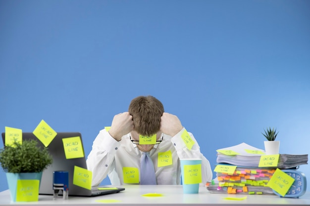 Frustrated manager does not cope with deadlines at work