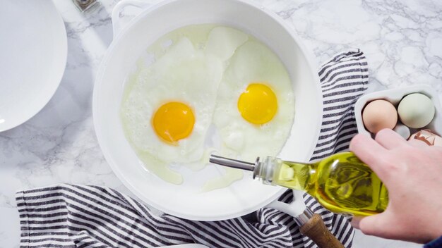 Foto frittura di uova fresche di fattoria