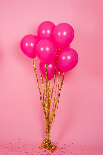 Foto palloncini rosa fucsia con fili d'oro per la festa di compleanno della mamma san valentino