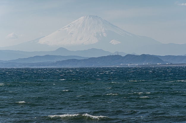 Гора Фудзи с морем в Японии