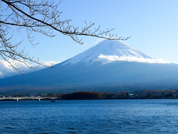 写真 川口湖の秋の富士山