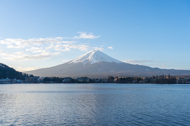 일본 가와구치 코 호수와 후지산 산.