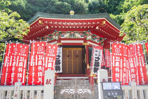 Foto fujisawa giappone 29 luglio 2023 santuario di enoshima sull'isola di enoshima a fujisawa kanagawa giappone