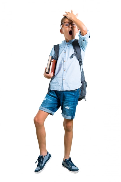 Полное тело студенческого мальчика с рюкзаком и очками. обратно в школу